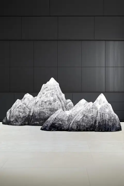 抽象的な雪山デザインの装飾オブジェ【ホテル・オフィス用・ディスプレイ装飾】