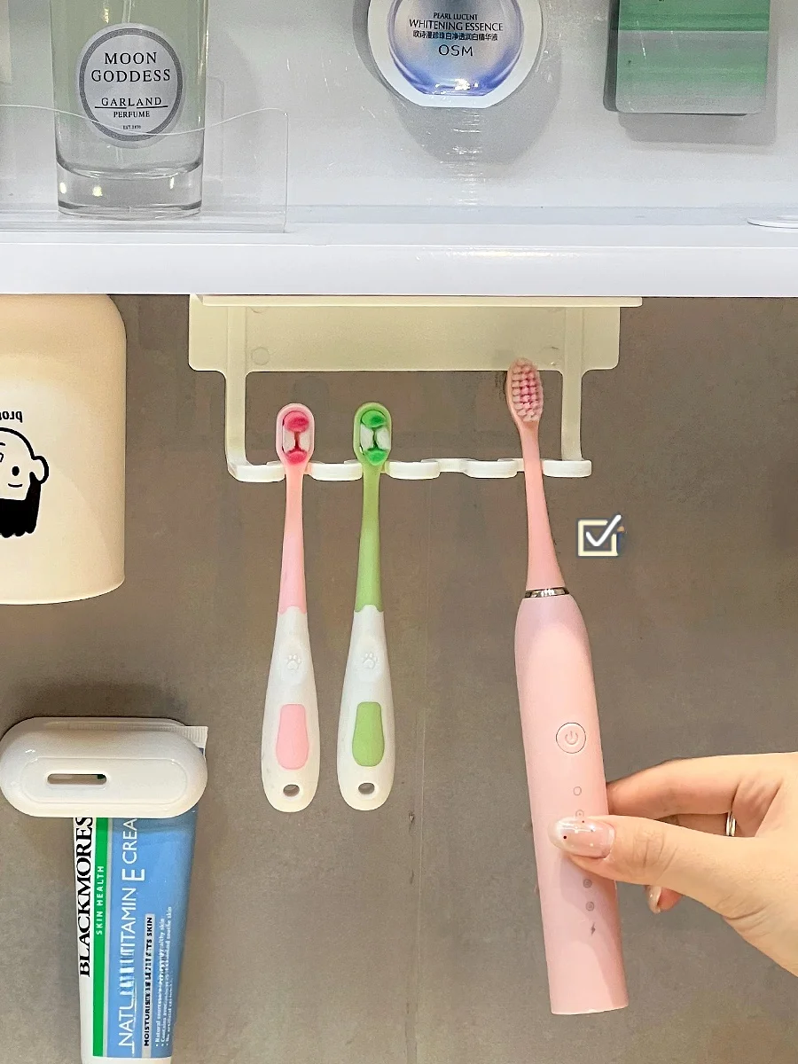洗面所用磁気吸着式歯ブラシ＆コップホルダー：スペース活用と収納効率の実証
