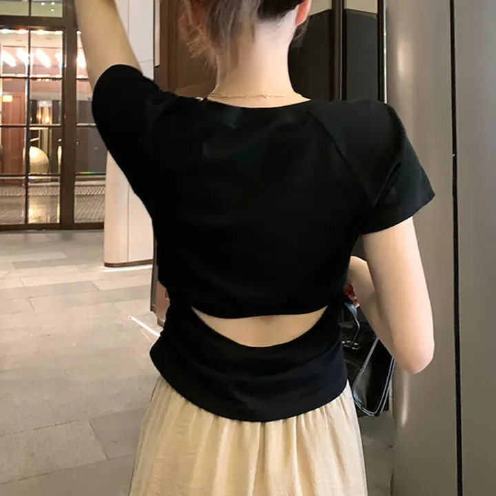 露出デザインの短袖Tシャツ【黒・トレンド・バックオープン】