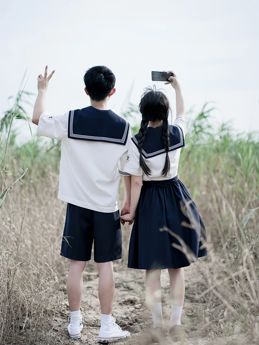 「中古制服」を買うなら、この水兵服が今、最も人気なの？