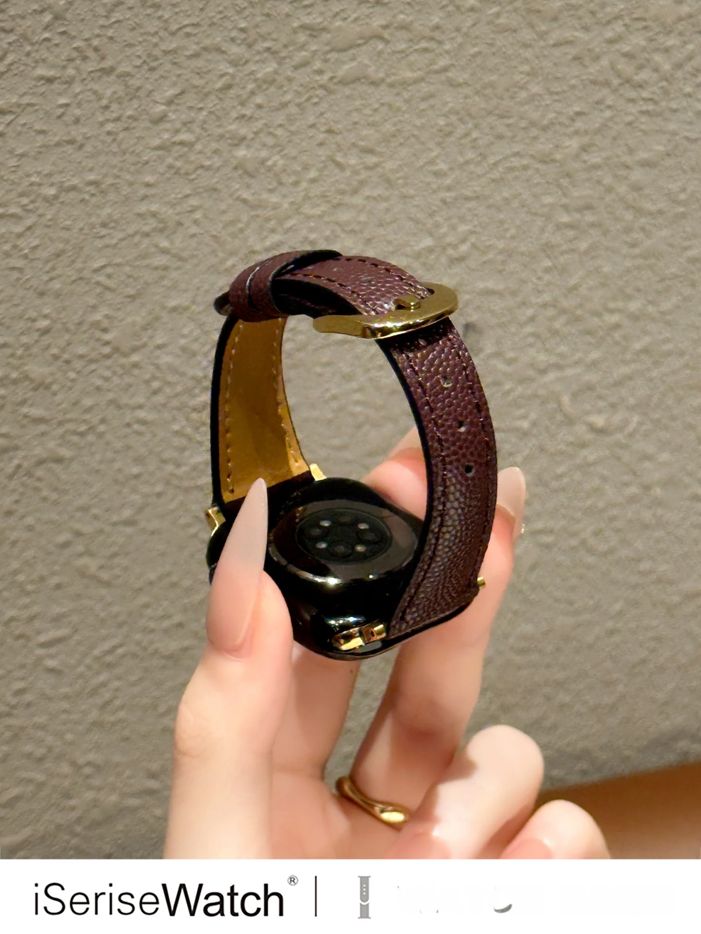 Apple Watchの種類を迷うなら、このレザーバンドが「どんなタイプに合うか」を教えてくれる