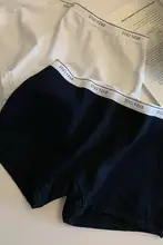 シンプルな平角ショーツ【コットン製・抗菌・快適なヒップアップ・無痕デザイン・秋冬用】