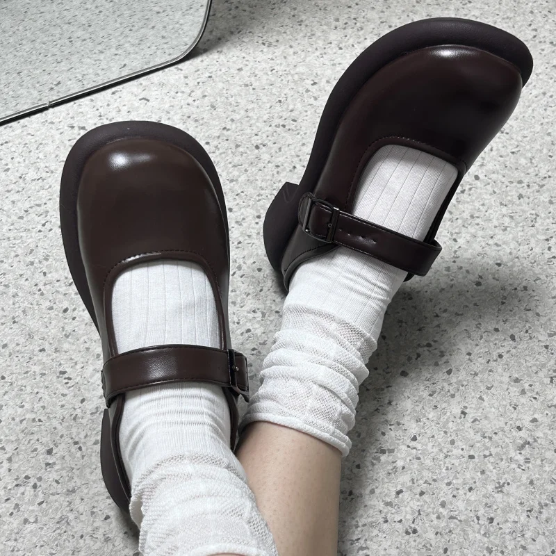 疲れないサンダル おしゃれで足が楽な夏のスタイルは？厚底の滑り止めサンダルが解決する