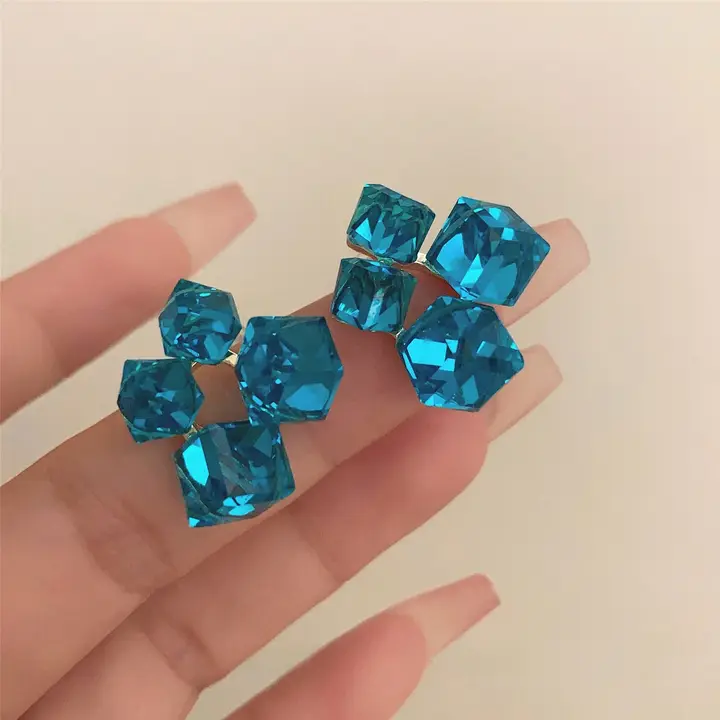 立体宝石風の幾何学模様クリスタルイヤリング【高級感・爽やかな宝石カラー】