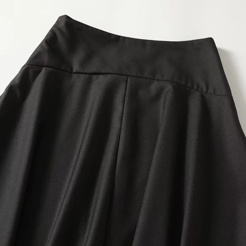 ファッショングレーのドレープ感あるハーフスカート【春季新作・フレアシルエット】