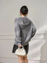 グレーのフード付きニットトップス【長袖・重ね着風・秋用】（セットアップ対応）
