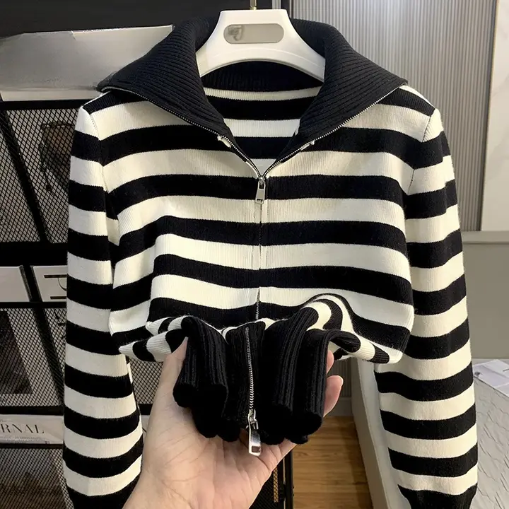 ストライプニットカーディガン【秋冬用・デザイン衿・ダブルジッパー・レディース】