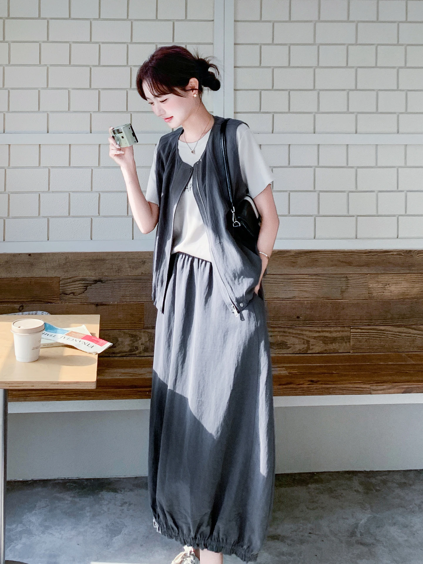 tシャツ レディース コーデで失敗しない方法は？シンプルなベストTシャツとフラワーキュロットスカートの3点セットが答えになる