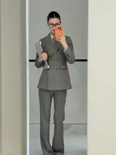 グレーのダブルブレストスーツ【通勤用・ハイウエスト・フレアパンツ・デザイン性に優れた】（セットアップ対応）