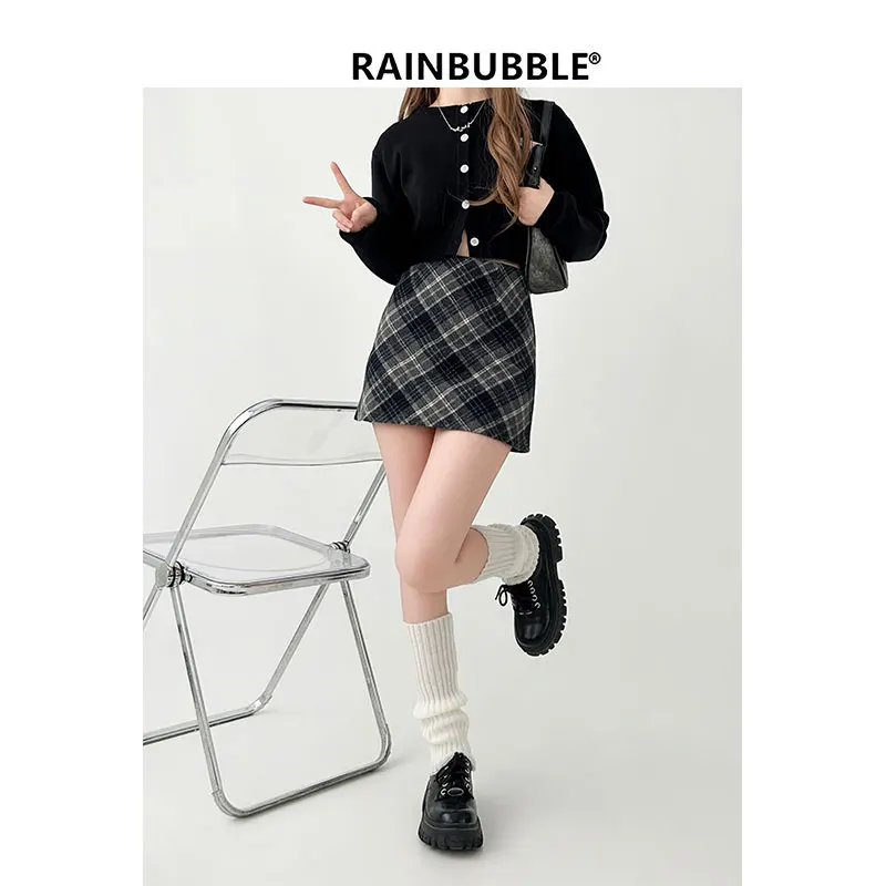プリーツスカート コーデ 完全ガイド｜トップス選びの秘密とスタイルバランス