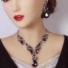 豪華なアクリルストーンネックレス＆イヤリング【結婚式用・大ぶりデザイン・女性用】（セットアップ対応  ）