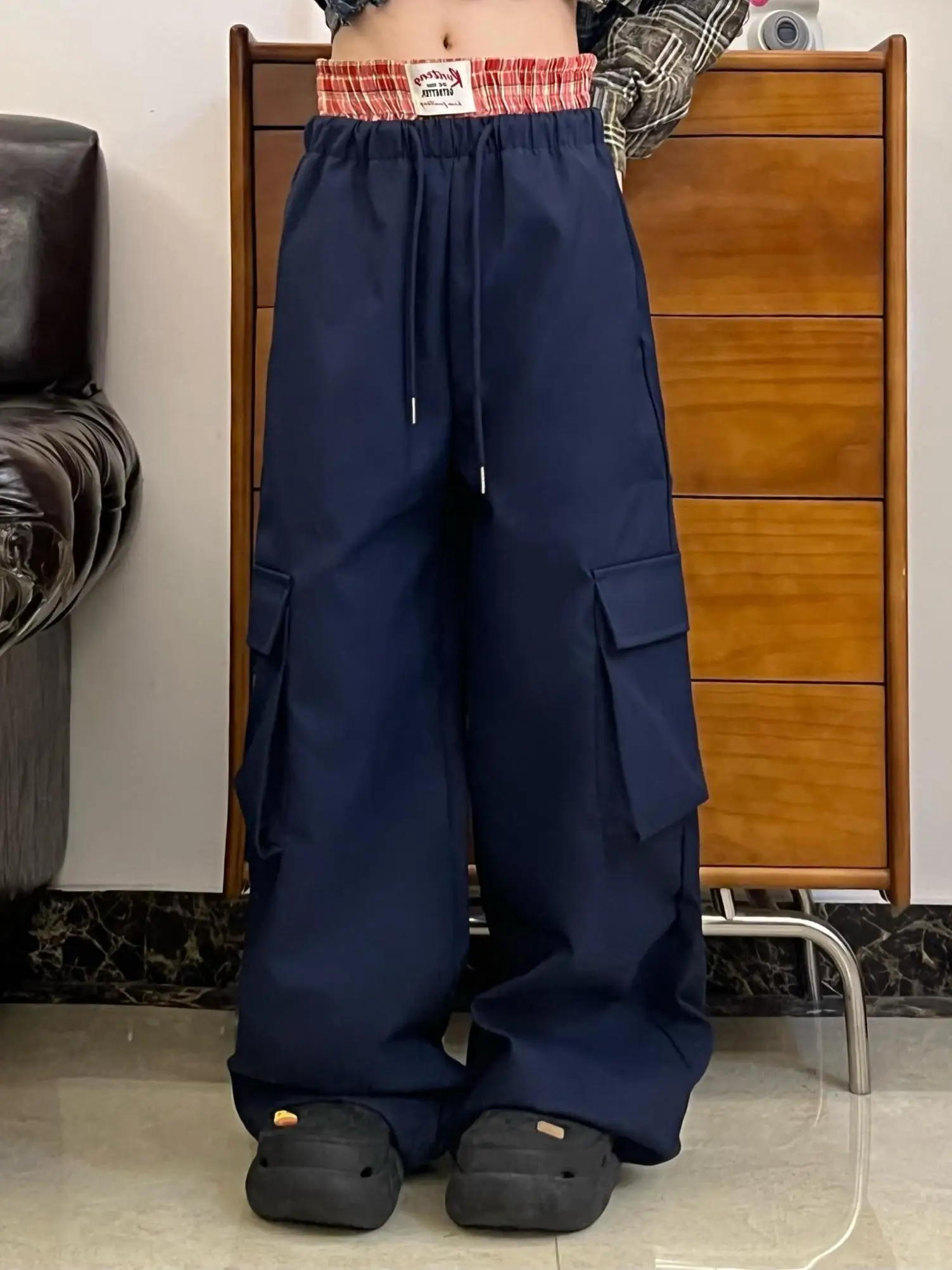 カーゴパンツ コーデ レディース 完全ガイド ハイウエストワイドレッグの実際の着こなし