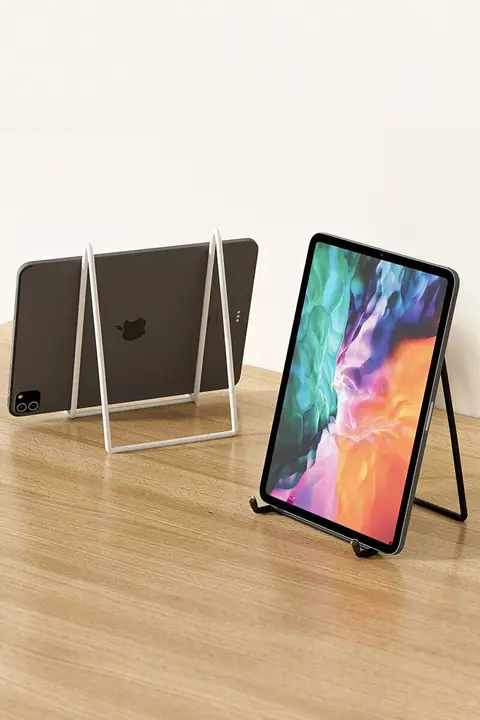 シンプルな金属製デスクトップiPadスタンド【携帯電話・ノートパソコン・読書用・映画鑑賞対応】