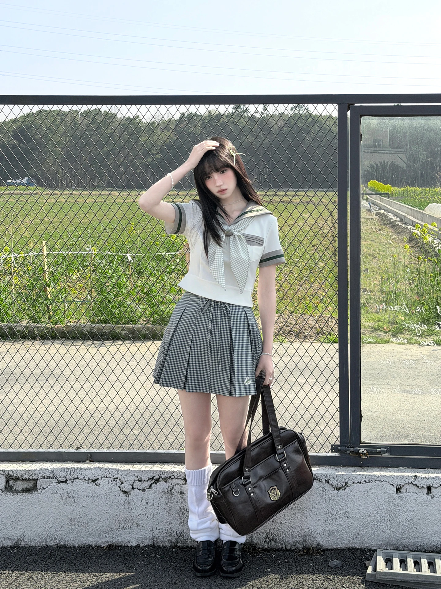雛菊デザインの水手服風JK制服と百褶スカート：春夏用セットアップの実用性と着用シーン