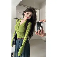 女性用 緑色長袖Tシャツ【春秋用・シンプルデザイン・着回ししやすい】