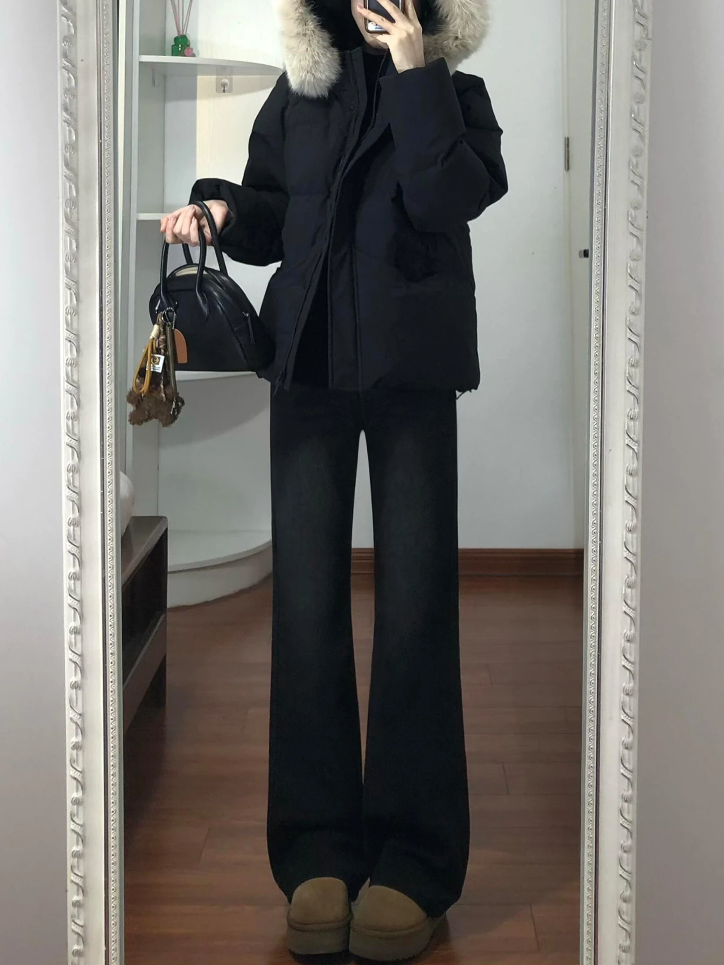 黒ダメージジーンズと比べて、どんなジーンズが今、本当に着たい？