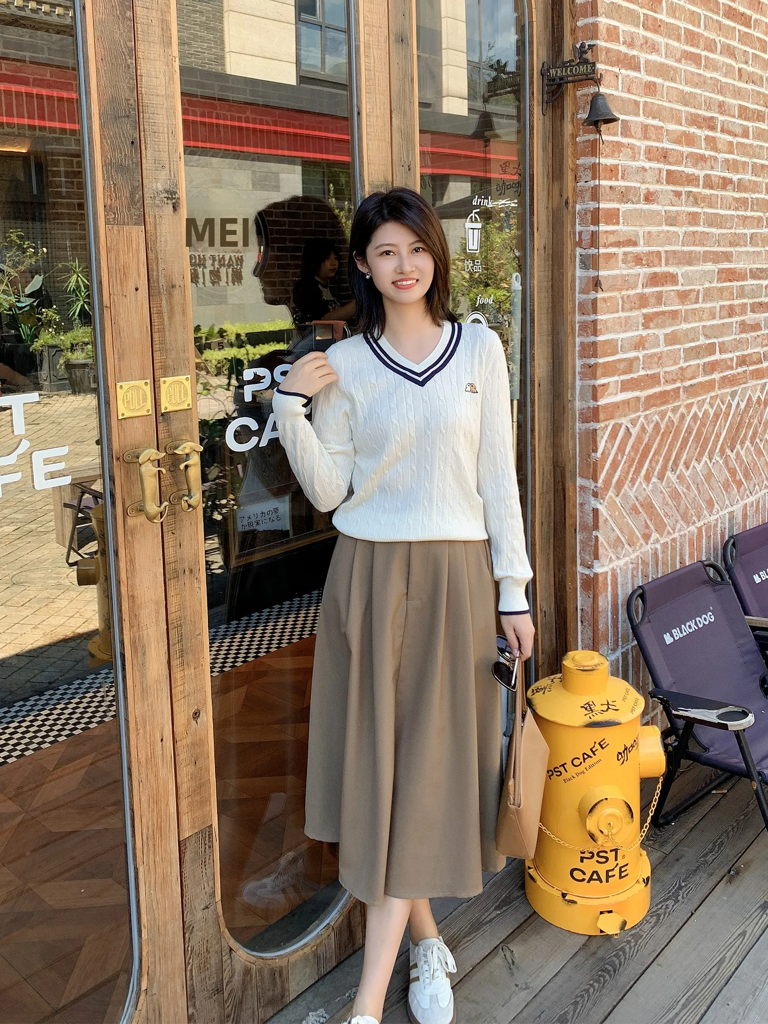 ニットカーディガン コーデの完全ガイド｜Vネック・バイカラーで失敗しない着こなし