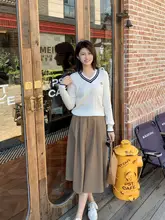 犬刺繍入りニットセーター【Vネック・バイカラー・ケーブル編み・レディース】