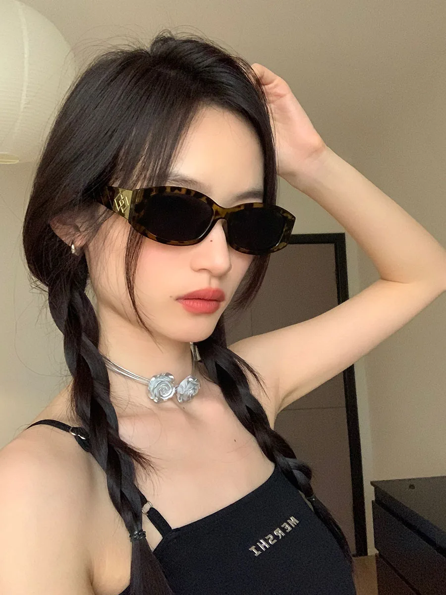 猫眼サングラスで顔にフィットするスタイルは？