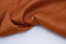 薄手の光沢感あるキャラメルオレンジパールサテン生地【シャツ・漢服用】