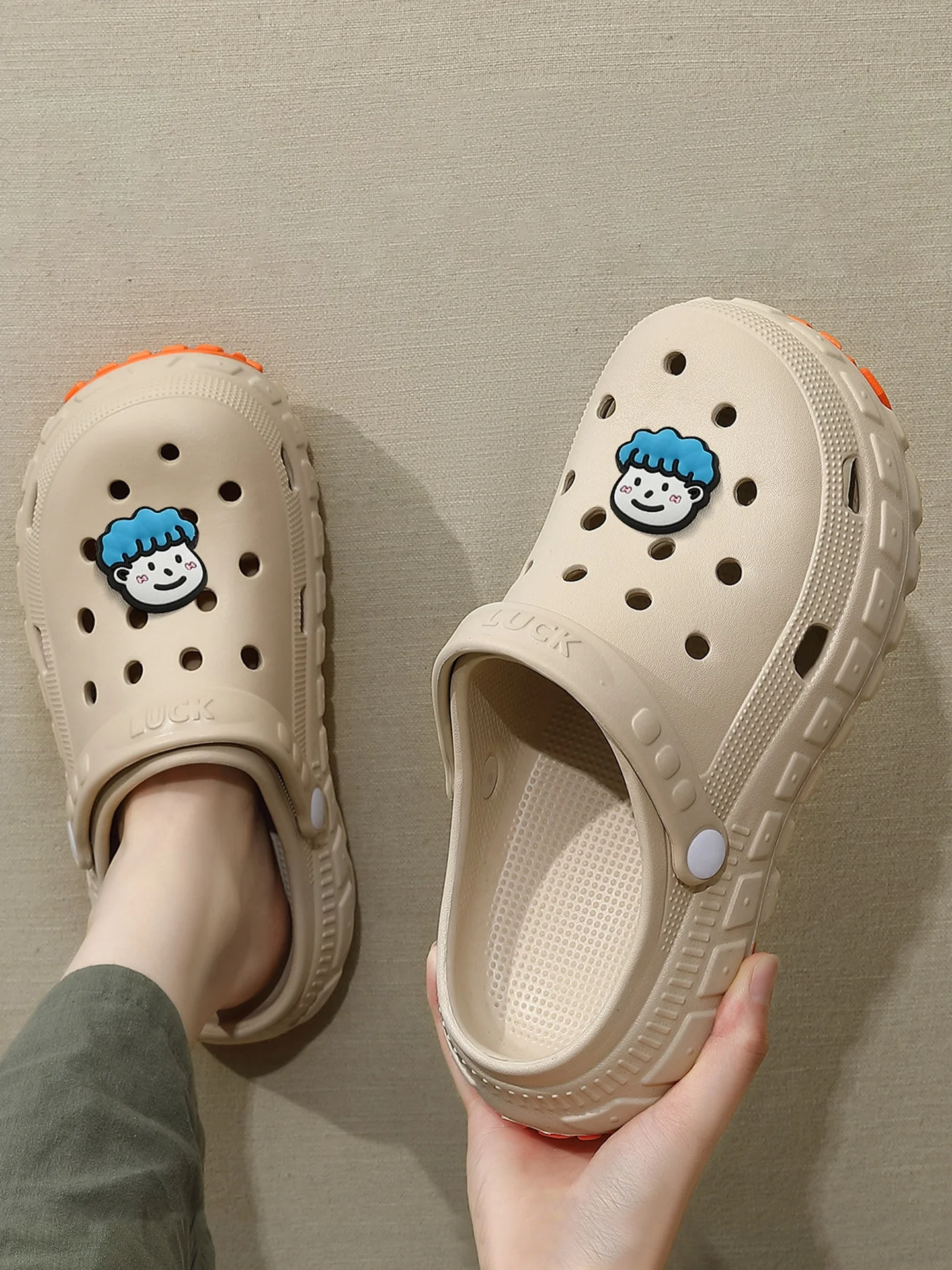 ストラップ パンプス 歩きやすい メンズサンダルの実測データと使い勝手