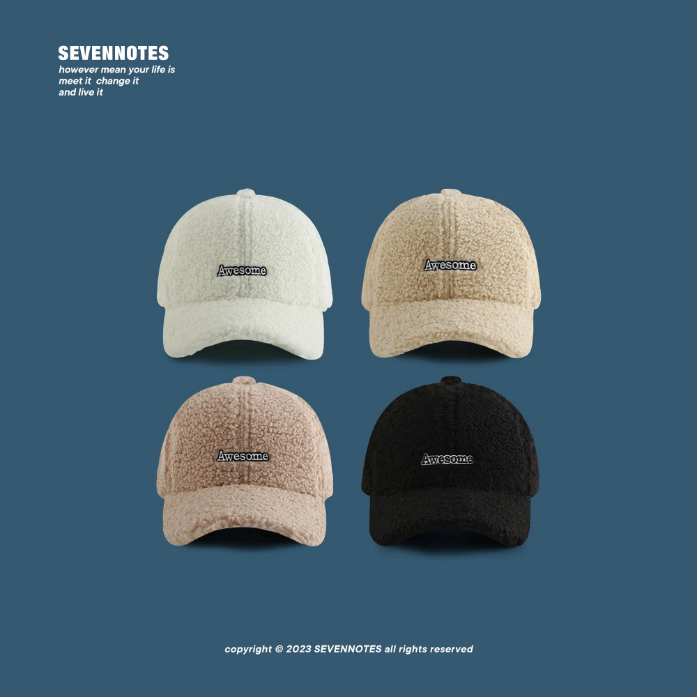 SEVENNOTES ショートブリムキャップ：秋冬期の街歩きに最適な保温性とレタープリントデザイン