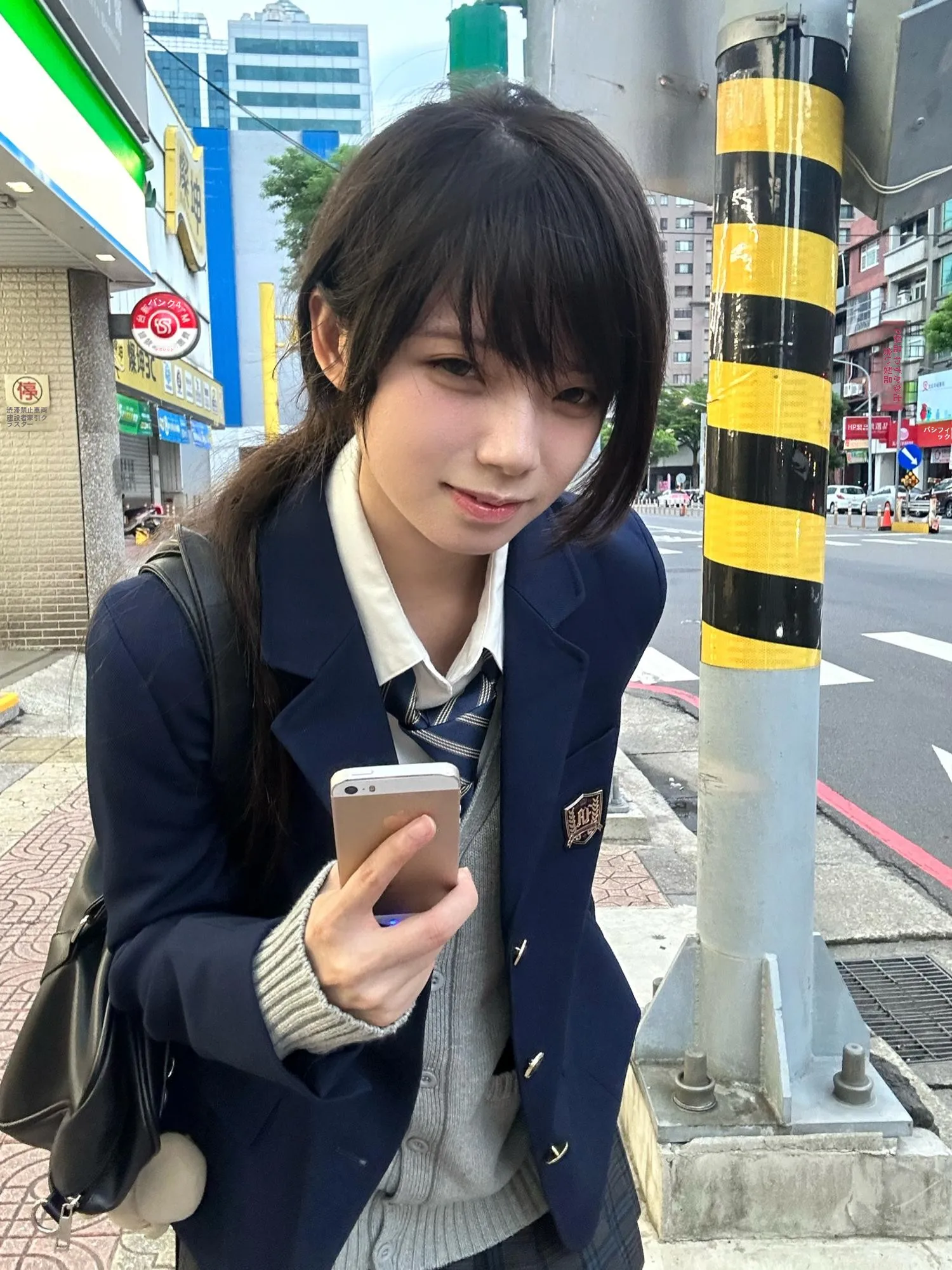 OL制服はカジュアルに着るべき？通勤に最適なジャケットの選び方とは？