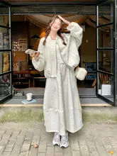 感のあるグレーのスウェットとスカートのコーディネート【春秋用・女性向け・大人カジュアル】（セットアップ対応）