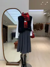 厚手コーヒー色のラウンドネックニットカーディガン【冬用・メタルボタン・カジュアル・重ね着】