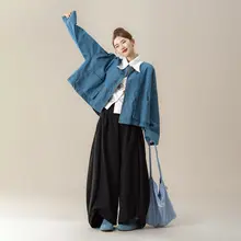 浅い青のラウンドネックヴィンテージ風デニムジャケット【女性用・秋コーデ・ポケット付き・デザイン性あり】