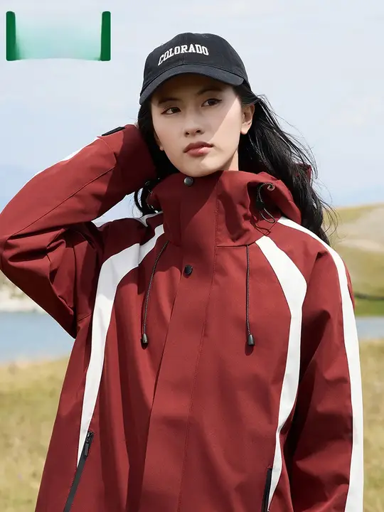防風・防水・保温機能を備えたアウトドアジャケット【秋冬用・多機能・男女兼用】