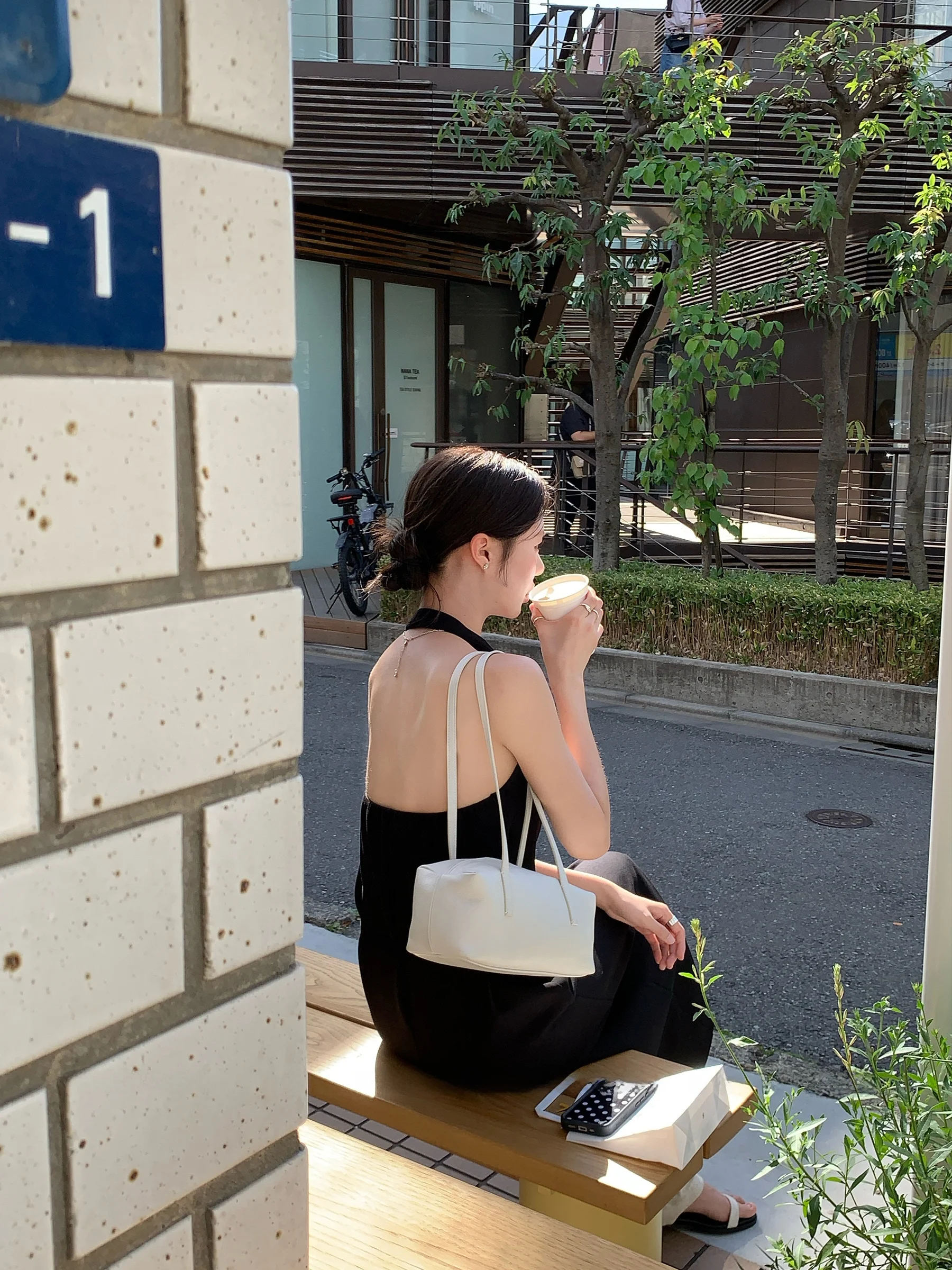 大花柄デザインの肩掛けトートバッグ：通勤・大容量・ユニセックスの実用性と使い分け