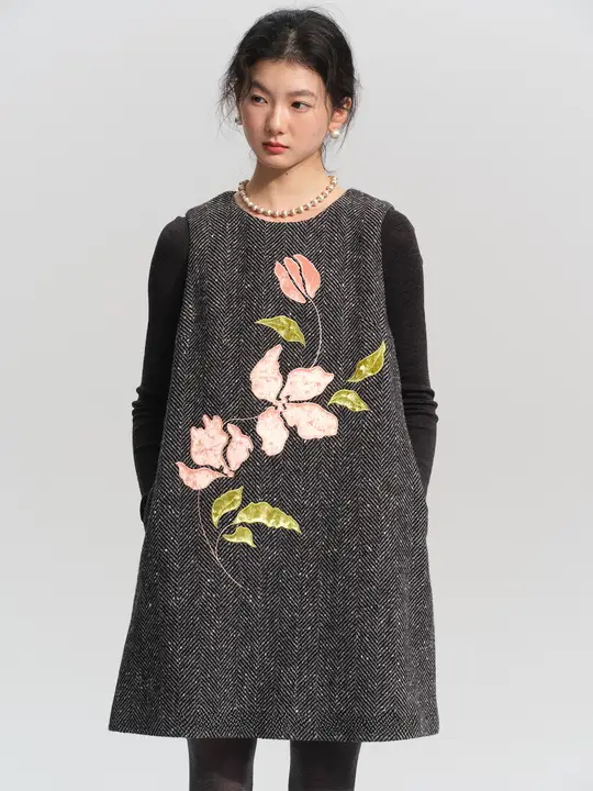薄地フラワー刺繍ノースリーブトップス【冬用・シルクベルベット風】