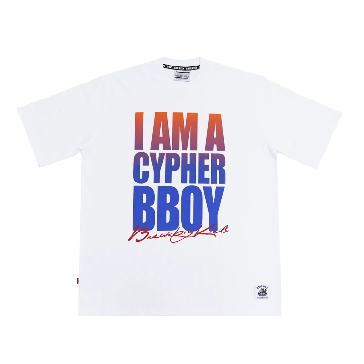 ビッグシルエットのTシャツで街を歩く気分は、本当に変わる？