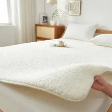 シンプルな白色の羊羔绒マットカバー【家用・学生用・防水・保護】