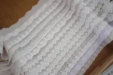 優れた品質の白色コットン刺繍レーストリム【小花柄・片側デザイン・服飾用・装飾素材】