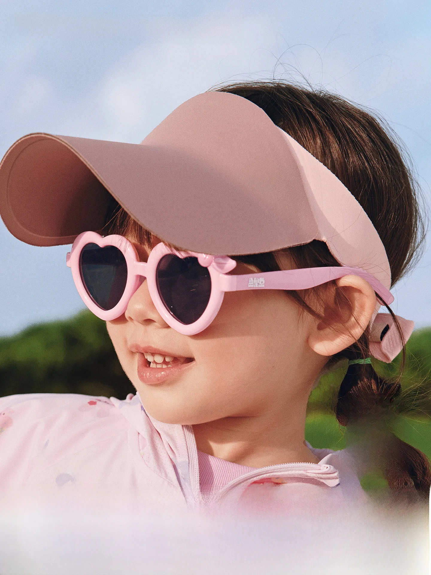1歳半の女の子にあげるサングラスは、どんな形がおすすめ？