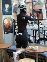 BASEデザインの収納ポケット付き女性用サイクリングショートパンツ【春夏用・ロードバイク対応】