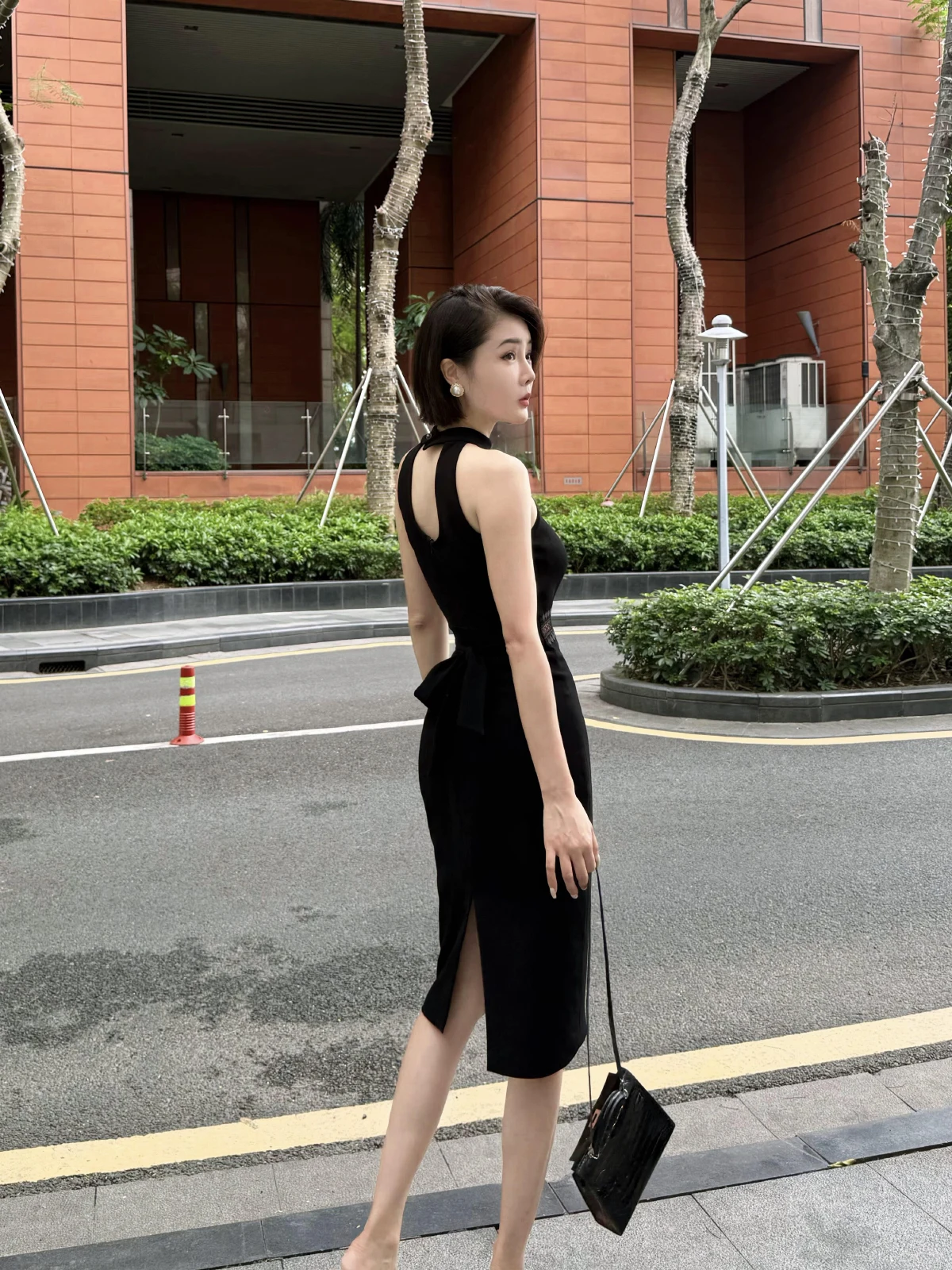 大きい胸の服をどう選ぶべきか？リアルな選び方と、今夏のベストアイテムを紹介