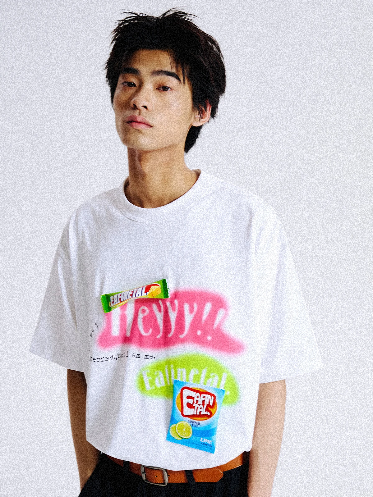 ユニークなデザインの立体プリントTシャツ：ルーズフィットで旅行シーンに最適なデザイン商品