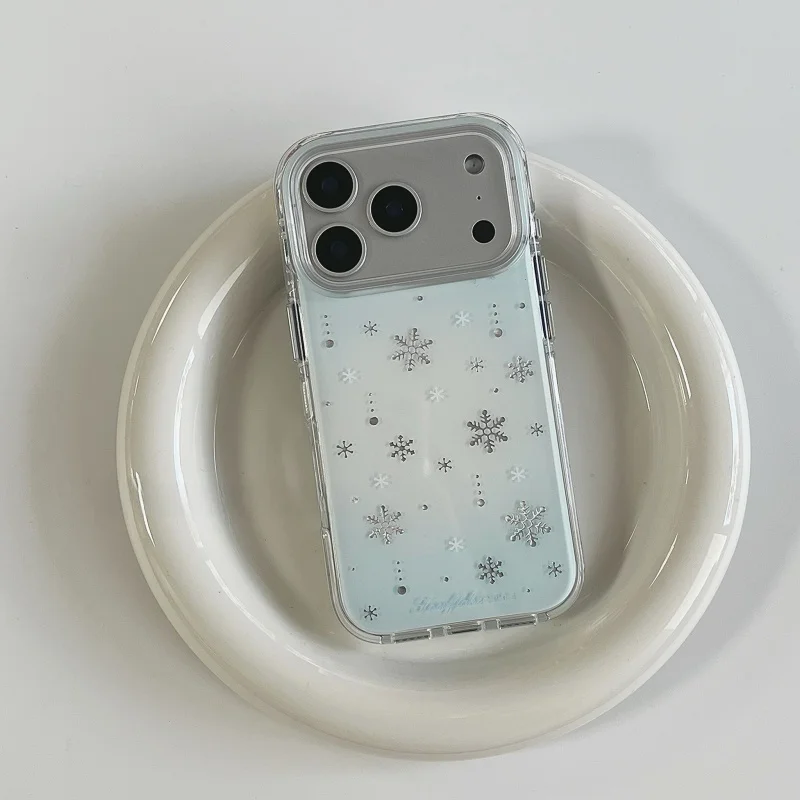 iPhone 12ケースやスマホフィルムを選ぶときに迷う？冬の雰囲気を纏うブルーとホワイトのグラデーションケースがおすすめ！