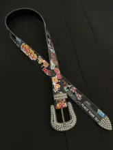 ストリートアートデザインのビーズ飾りベルト【装飾用バックル付き・ユニセックス】