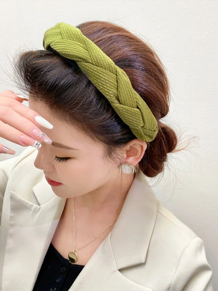 レトロなツイストヘアバンド：ハーフアップ簡単アレンジに最適なおしゃれな髪飾り