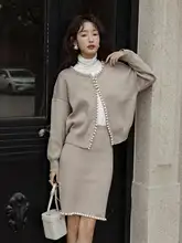 デザインのニットセーター【秋用・スリムフィット・ハイネック】