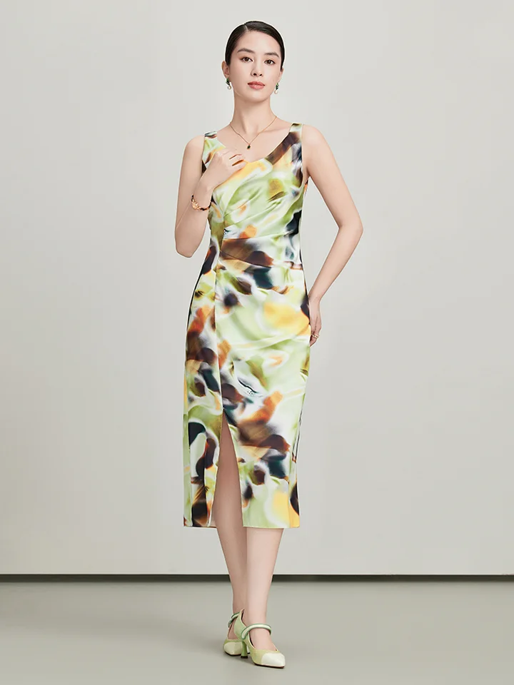 シンプルなデザインのキャミソールワンピース【サイドスリット・カーディガン付き・セットアップ対応】