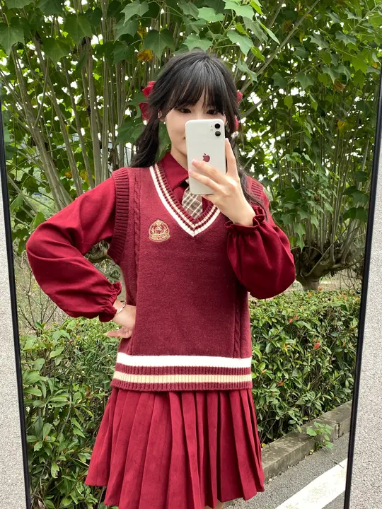 学院風の制服タイと刺繍入りニットベスト、ワンピースの三点セット【秋冬用・レッド・JKスタイル】（セットアップ対応）