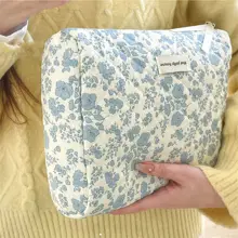 フローラルデザインの大容量コスメポーチ【持ち運び便利・化粧品収納用】
