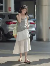 シンプルなデザインのワイドストラップタンクトップ【女性用・薄手・グレー・夏用】