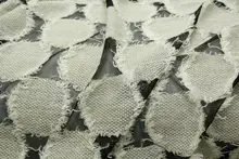 デザイン性のある薄手ストレッチ素材【ブラックメッシュ・米金色フリンジニット生地】