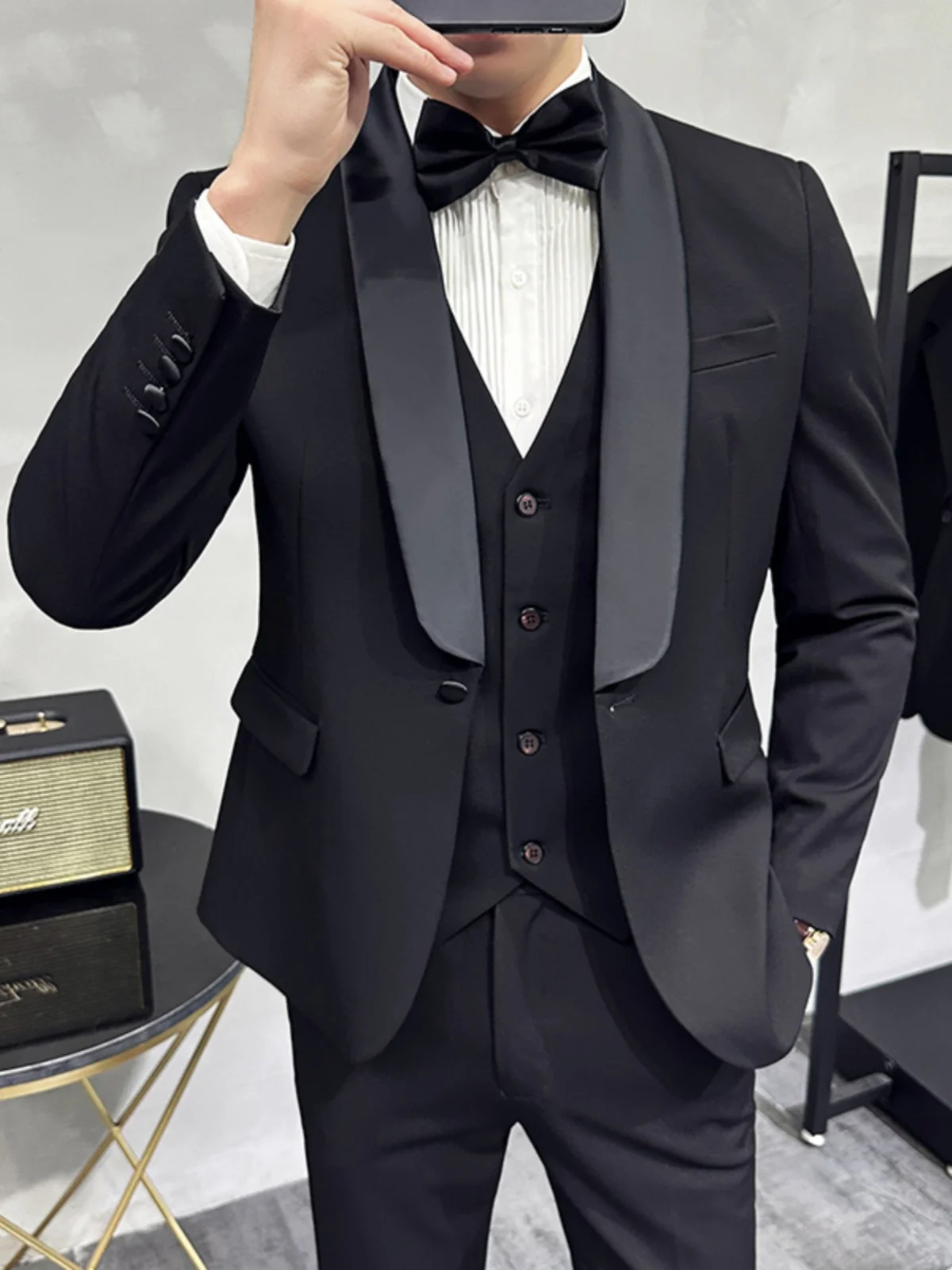 結婚式に着るスーツって、カジュアルすぎない選び方って？